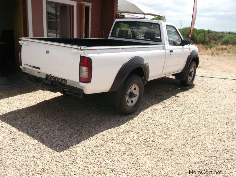 Nissan  NP 300 2.5 TDI 4x4 Skystar SSS 4