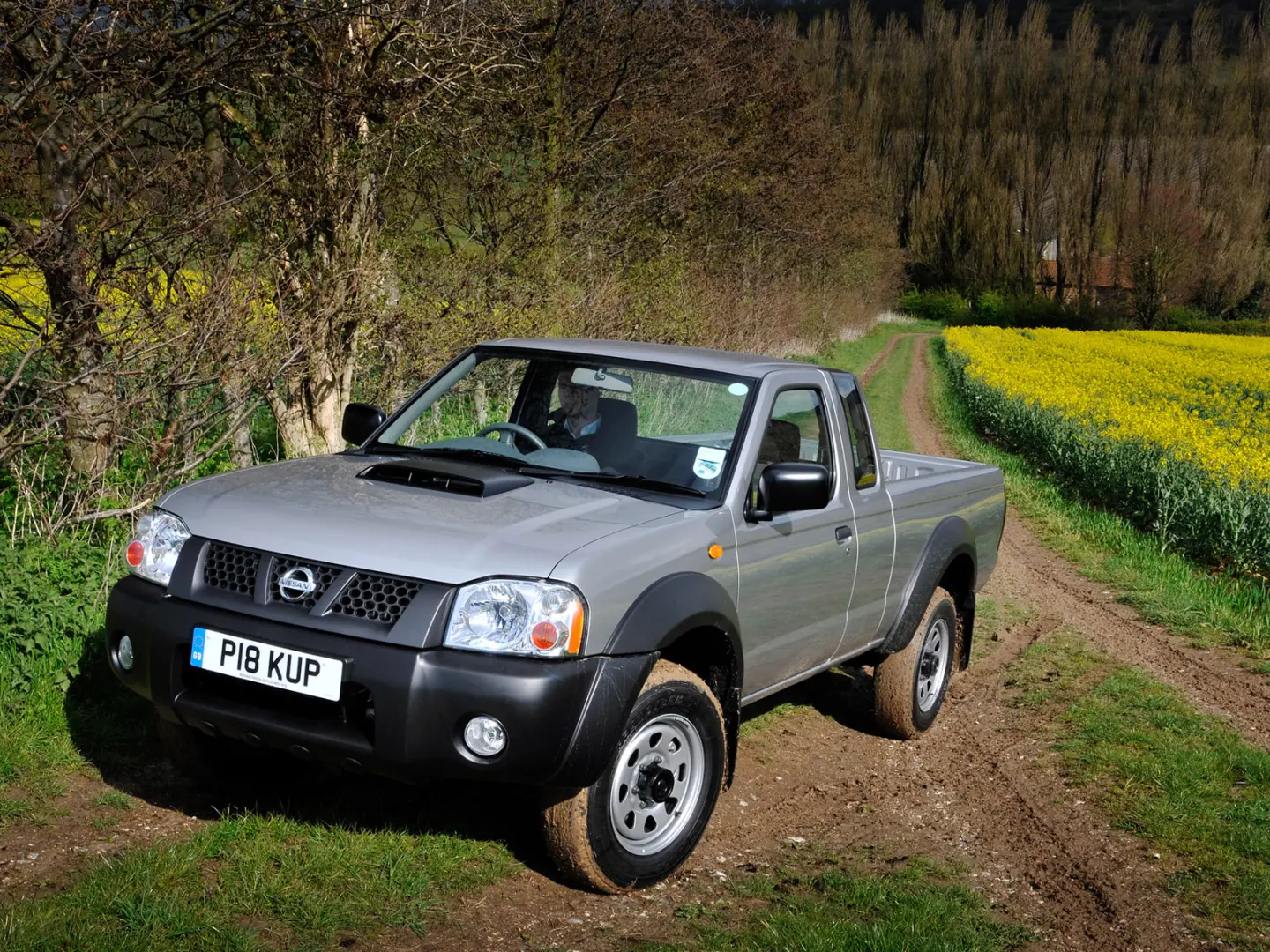 Nissan  NP 300 2.5 TDI 4x4 Skystar SSS 5