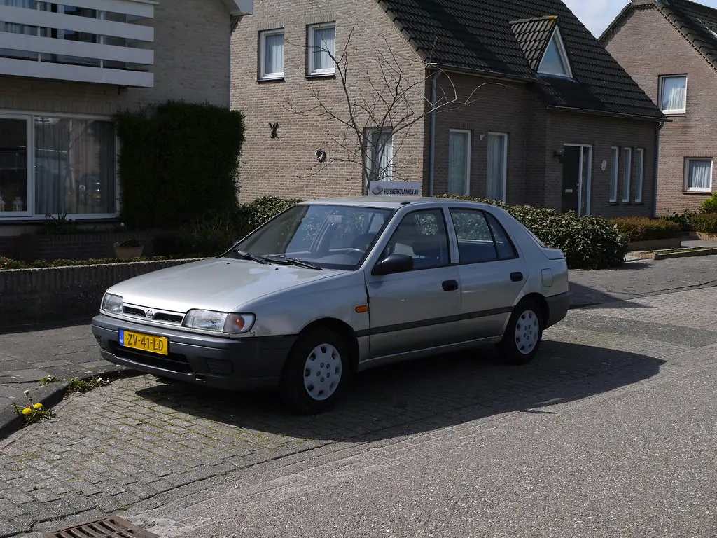 Nissan Sunny Sunny 1.4 LX 5