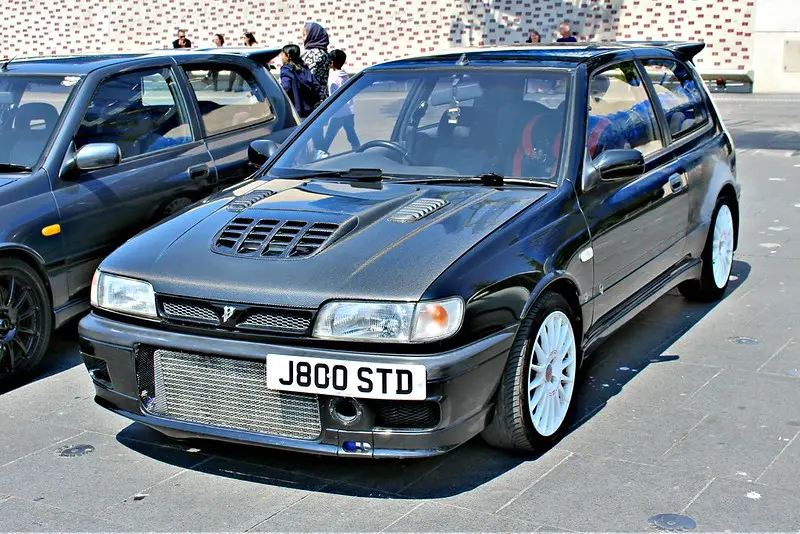 Nissan Sunny Sunny 2.0 DLX 1