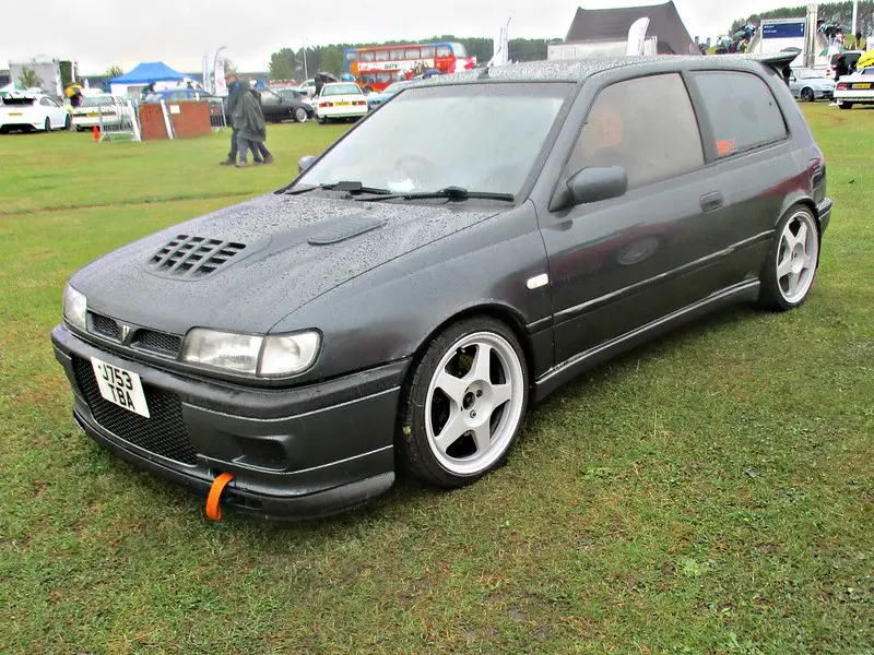 Nissan Sunny Sunny 2.0 DLX 7