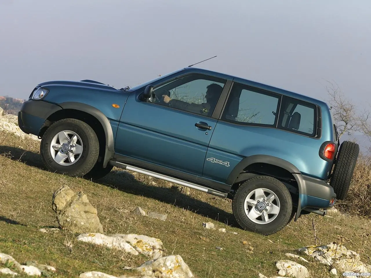 Nissan Terrano Terrano 2.4 Comfort 4