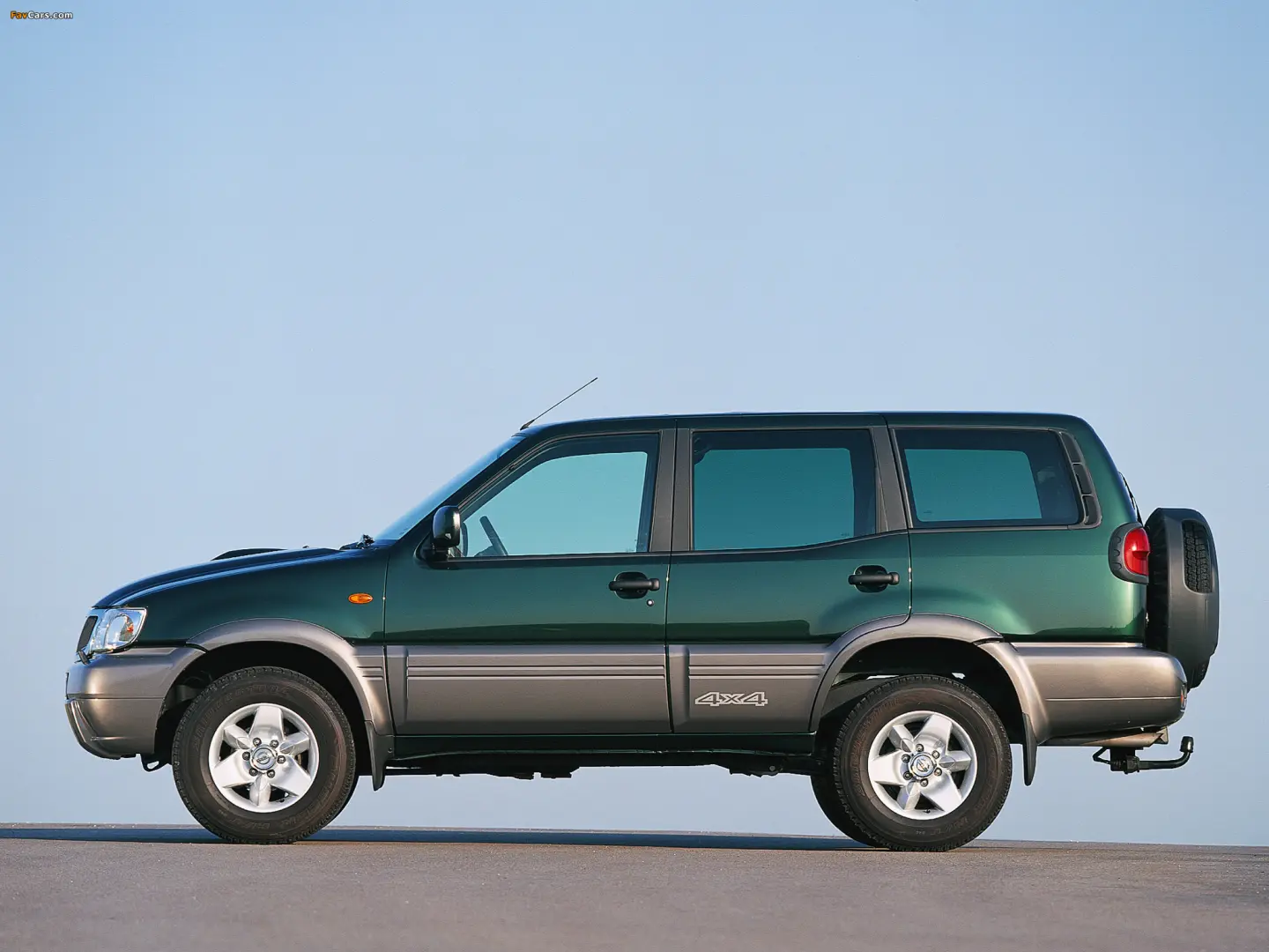 Nissan Terrano Terrano 2.4 Elegance 4