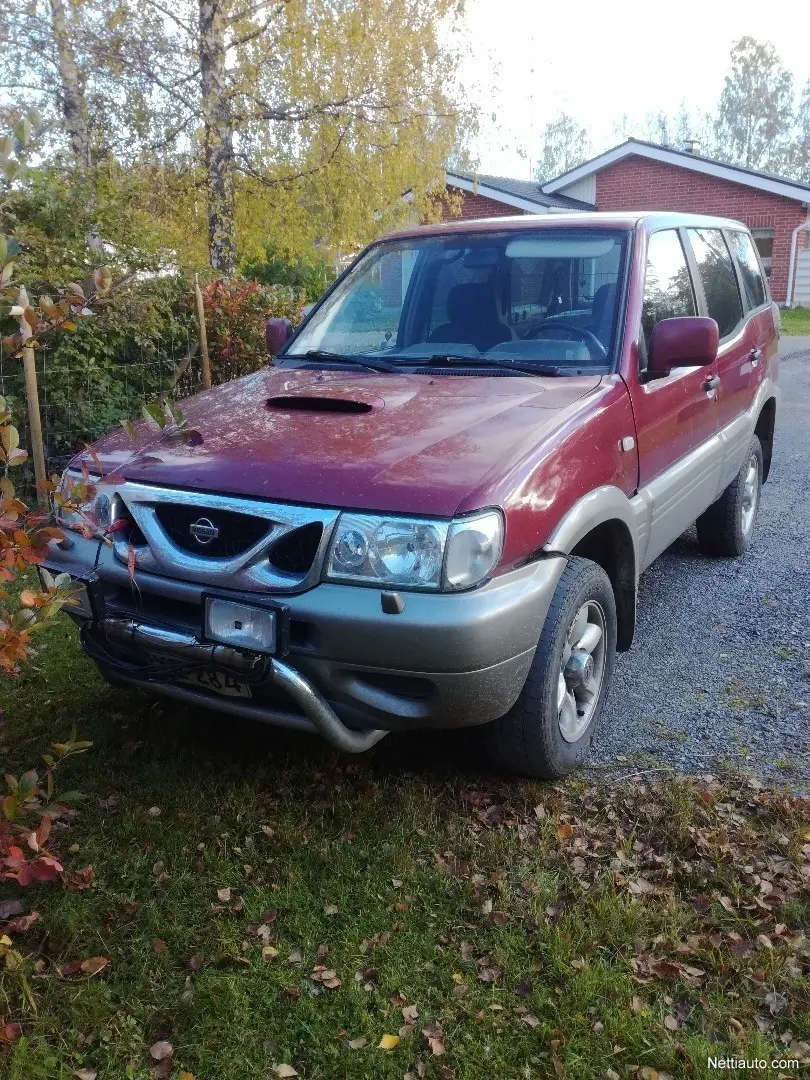 Nissan Terrano Terrano 2.4 Luxury 6