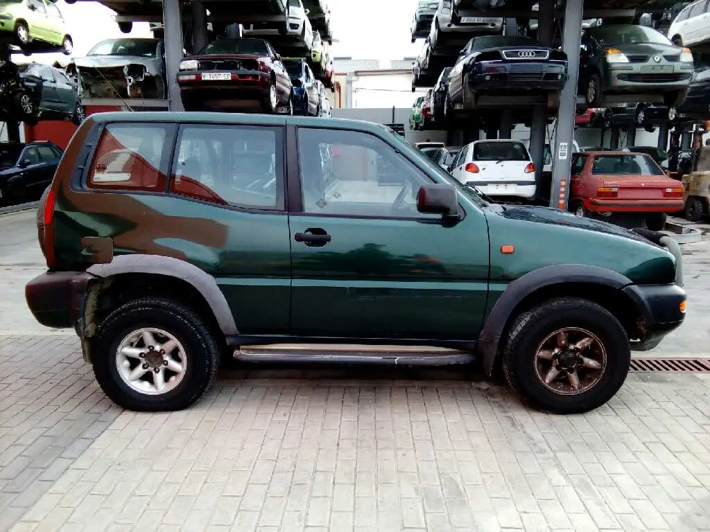 Nissan Terrano Terrano 2.4 LX 5