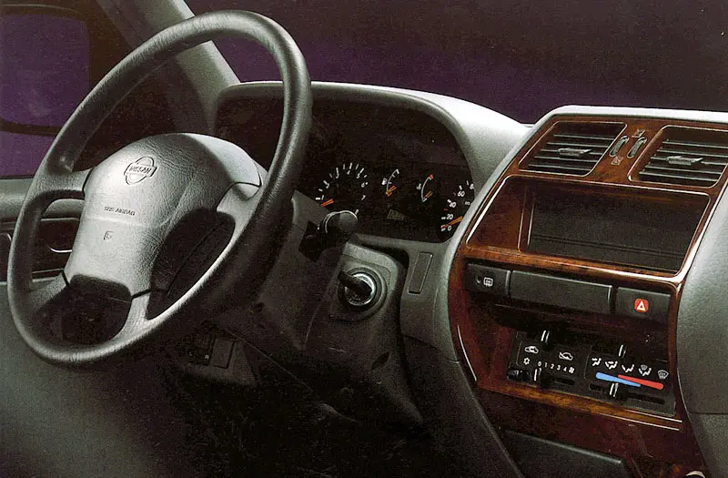 Nissan Terrano Terrano 2.4 S 5