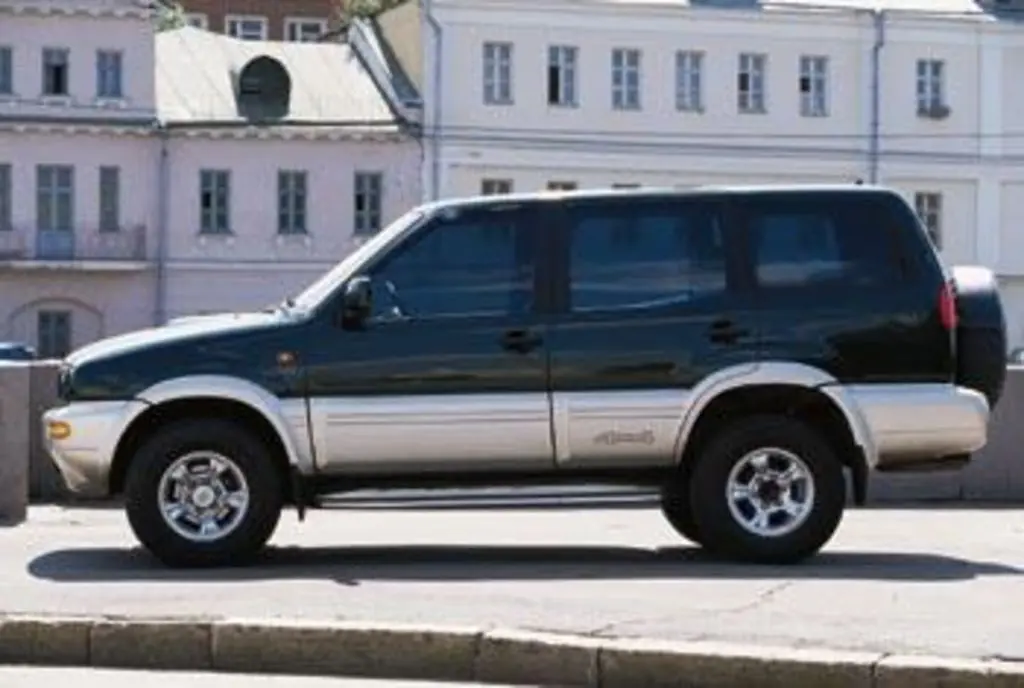 Nissan Terrano Terrano 2.4 Comfort 6