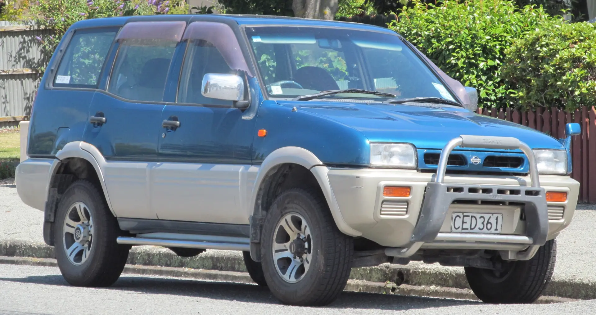 Nissan Terrano Terrano 2.4 Elegance 1