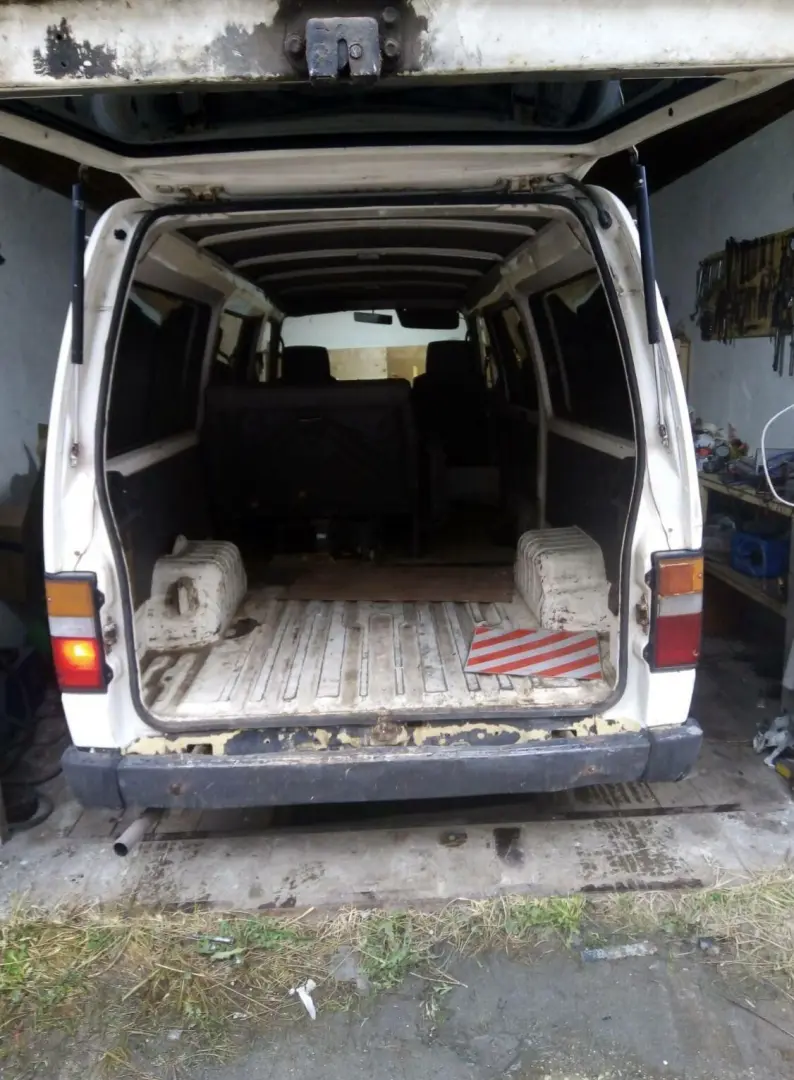 Nissan Urvan Urvan 2.5 D 1