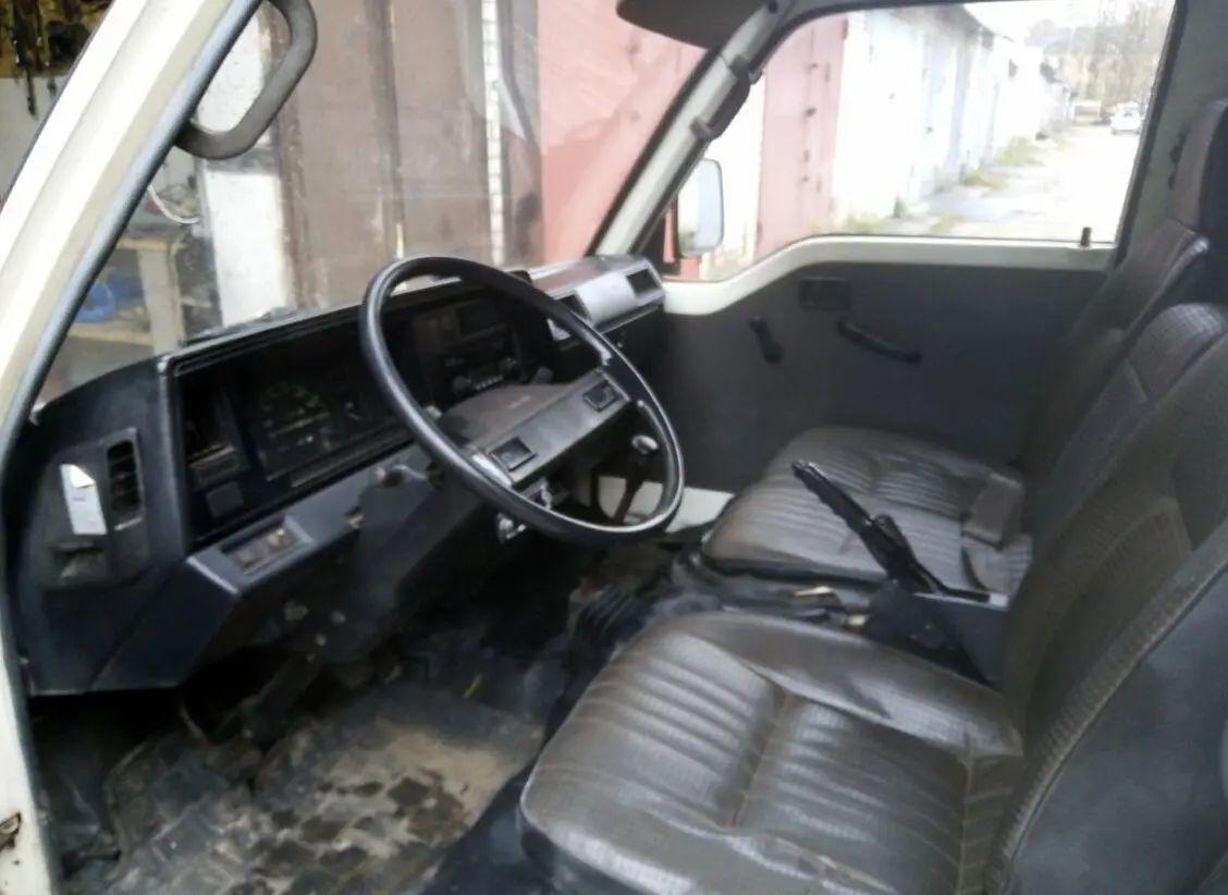 Nissan Urvan Urvan 2.5 D 3