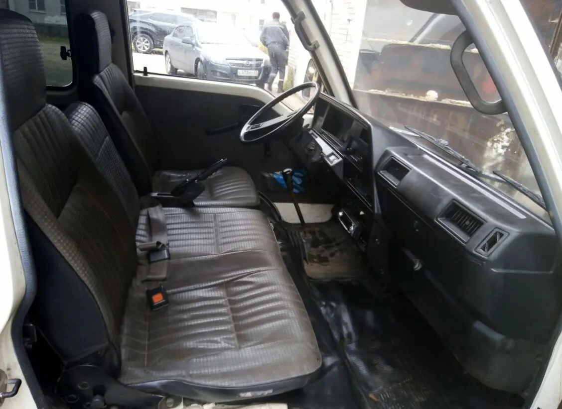 Nissan Urvan Urvan 2.5 D 7