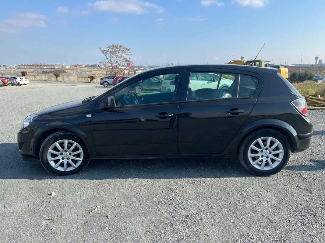 Opel Astra Astra 1.3 CDTI Essentia Easytronic 4