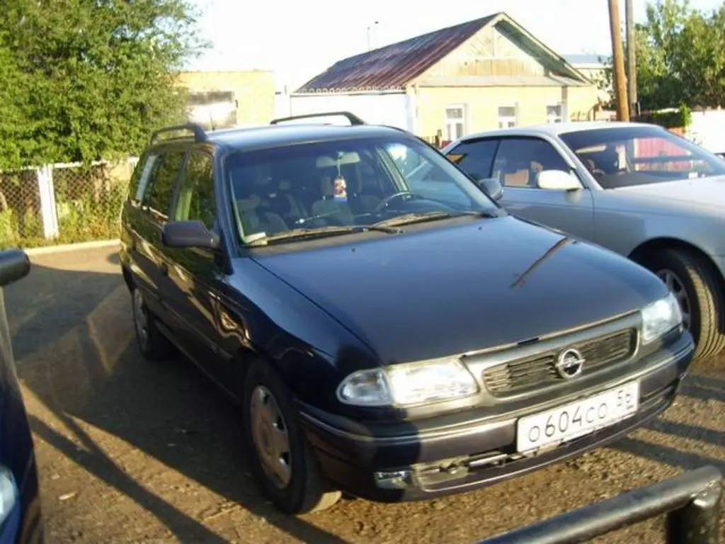 Opel Astra Astra 1.4 16V GL 3