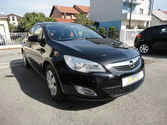 Opel Astra Astra 1.4i 16V Essentia 5