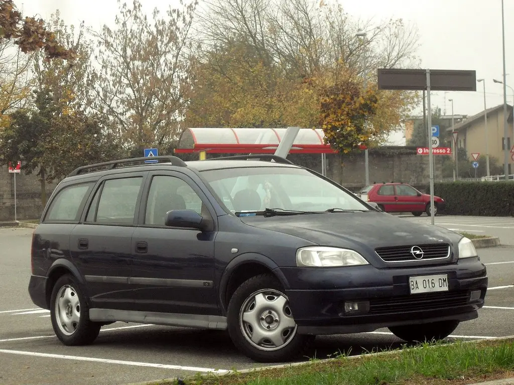 Opel Astra Astra 1.6 16V CDX 6