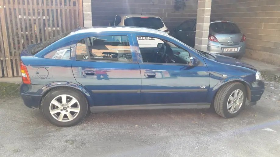 Opel Astra Astra 1.6 16V Twinport Elegance 5