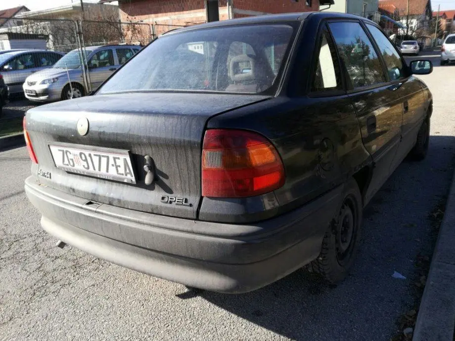 Opel Astra Astra 1.6 GL 1