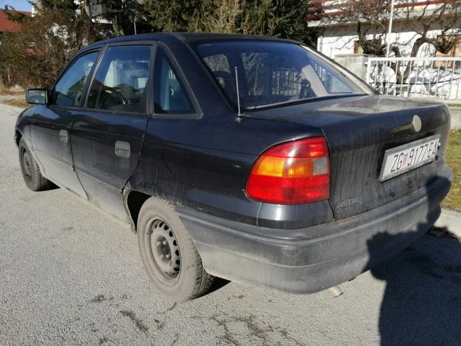 Opel Astra Astra 1.6 GL 3