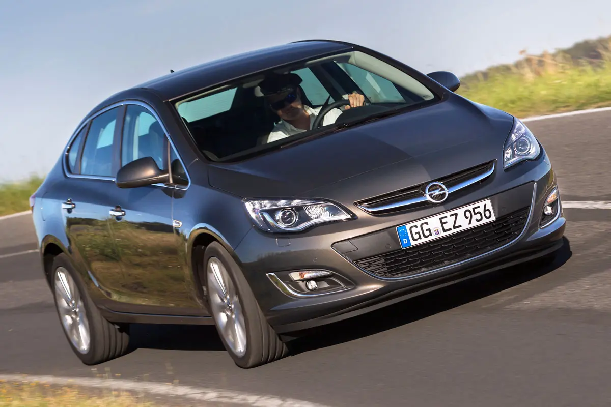 Opel Astra Astra 1.6 Turbo Cosmo Active Select 5
