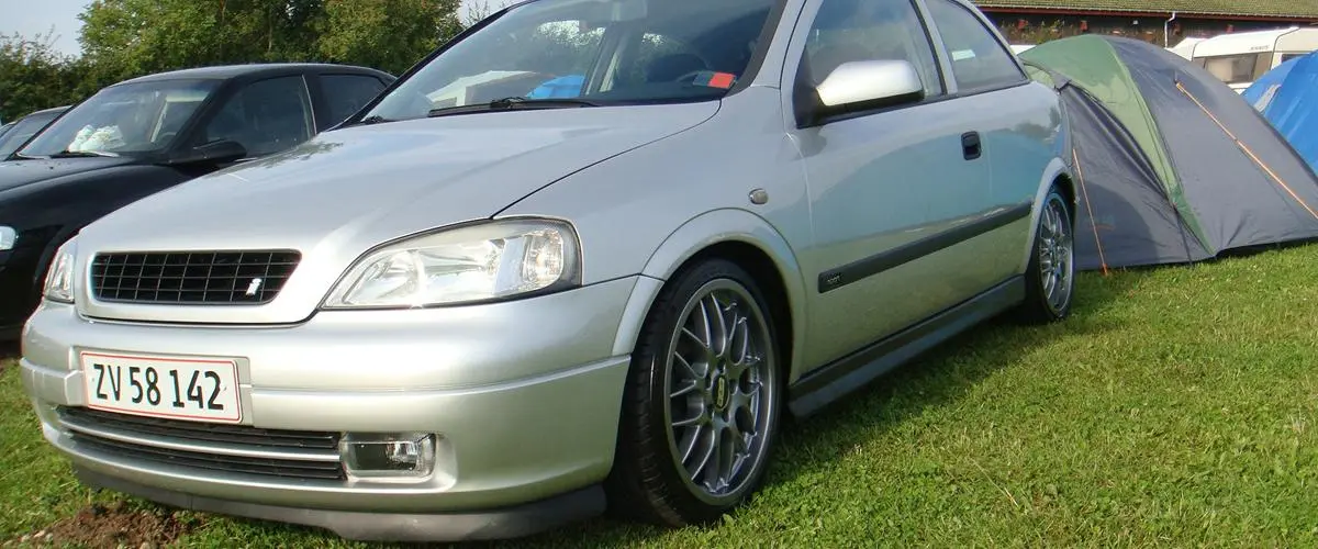 Opel Astra Astra 2.2 16V Sport 5
