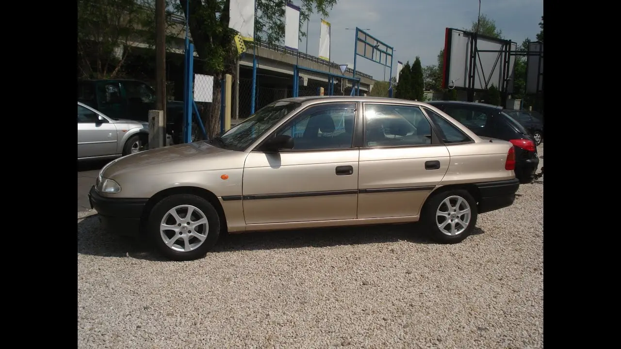 Opel Astra Astra Sedan 1.4 16V Start 6