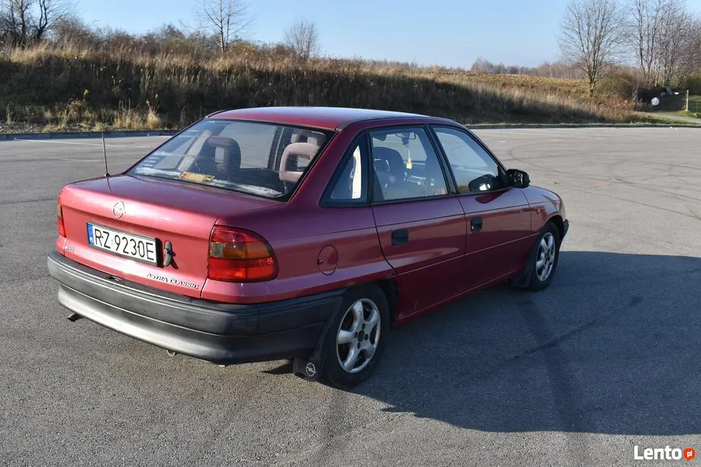 Opel Astra Astra Sedan 1.4 GL 7