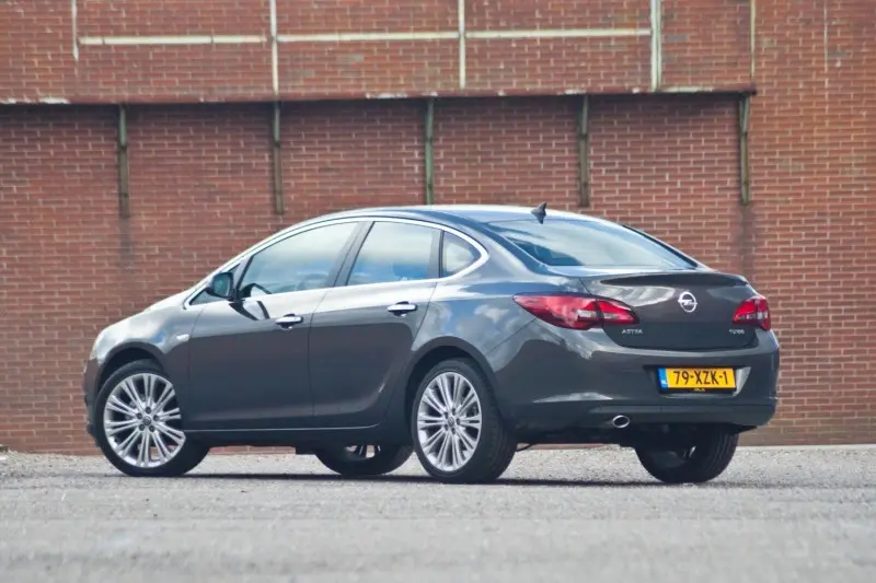 Opel Astra Astra Sedan 1.4 Turbo Cosmo Active Select 2
