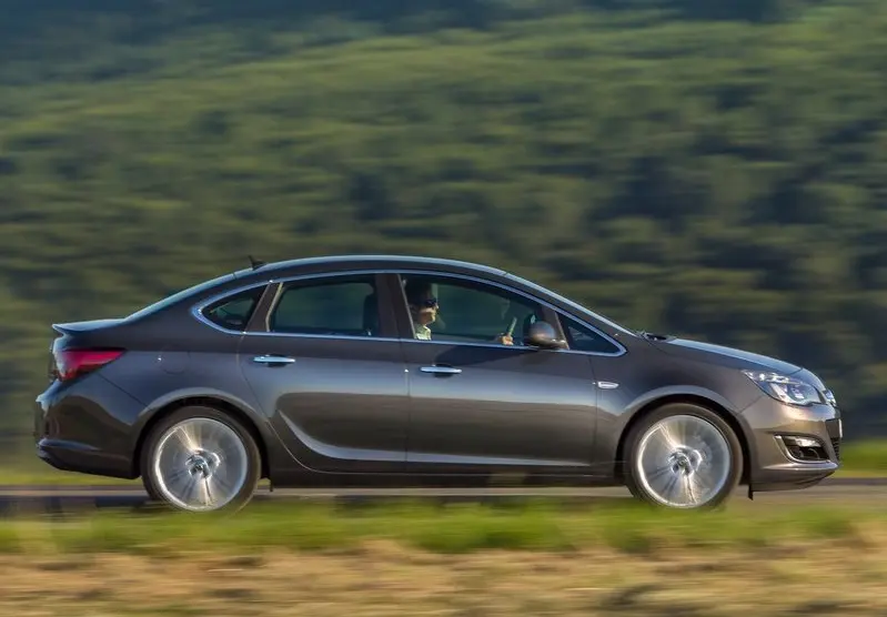 Opel Astra Astra 1.4 Sedan Sport 4