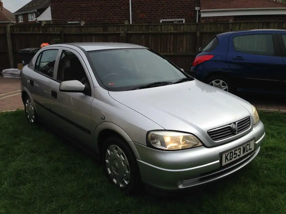 Opel Astra Astra Sedan 1.6 16V Twinport Elegance 5