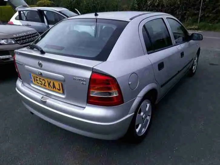 Opel Astra Astra Sedan 1.6 16V Twinport Elegance 5