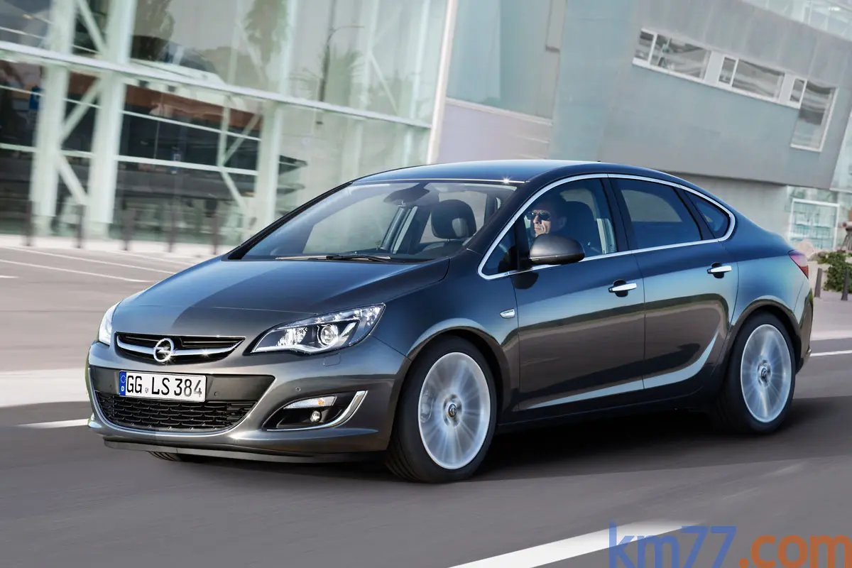 Opel Astra Astra Sedan 1.3 CDTI Cosmo 4