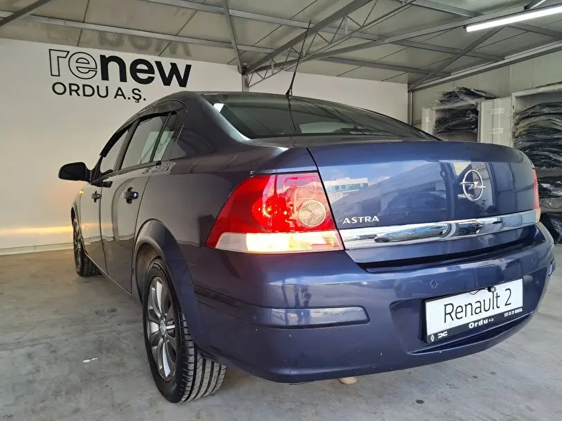 Opel Astra Astra Sedan 1.6 Enjoy 111 Easytronic 3