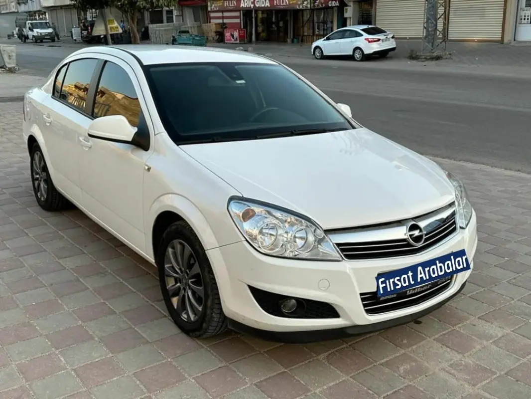 Opel Astra Astra Sedan 1.6 Enjoy 111 Easytronic 6