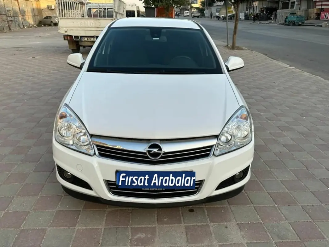 Opel Astra Astra Sedan 1.6 Enjoy 111 Easytronic 7