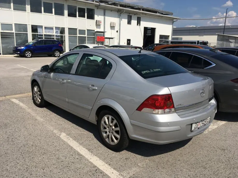 Opel Astra Astra Sedan 1.6 Enjoy 111 0