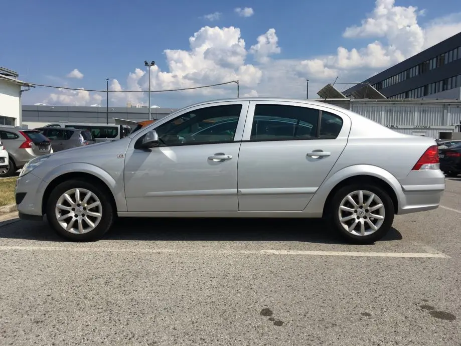Opel Astra Astra Sedan 1.6 Enjoy 111 1