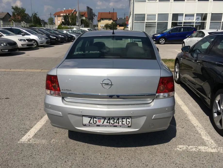 Opel Astra Astra Sedan 1.6 Enjoy 111 3