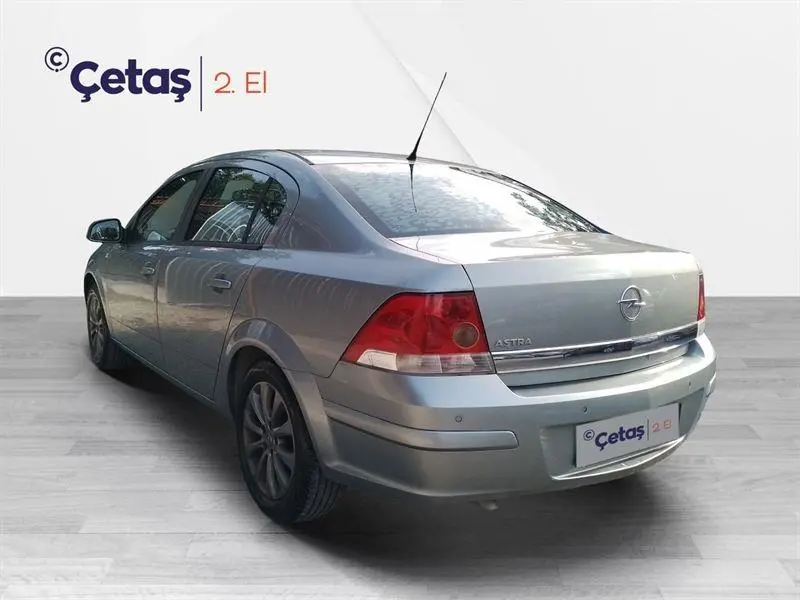 Opel Astra Astra Sedan 1.6 Enjoy Easytronic 6