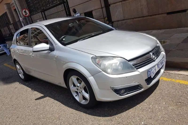 Opel Astra Astra Sedan 1.6 Essentia 6