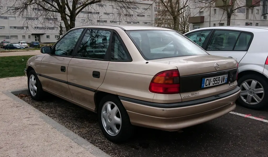 Opel Astra Astra Sedan 1.6 GL 4