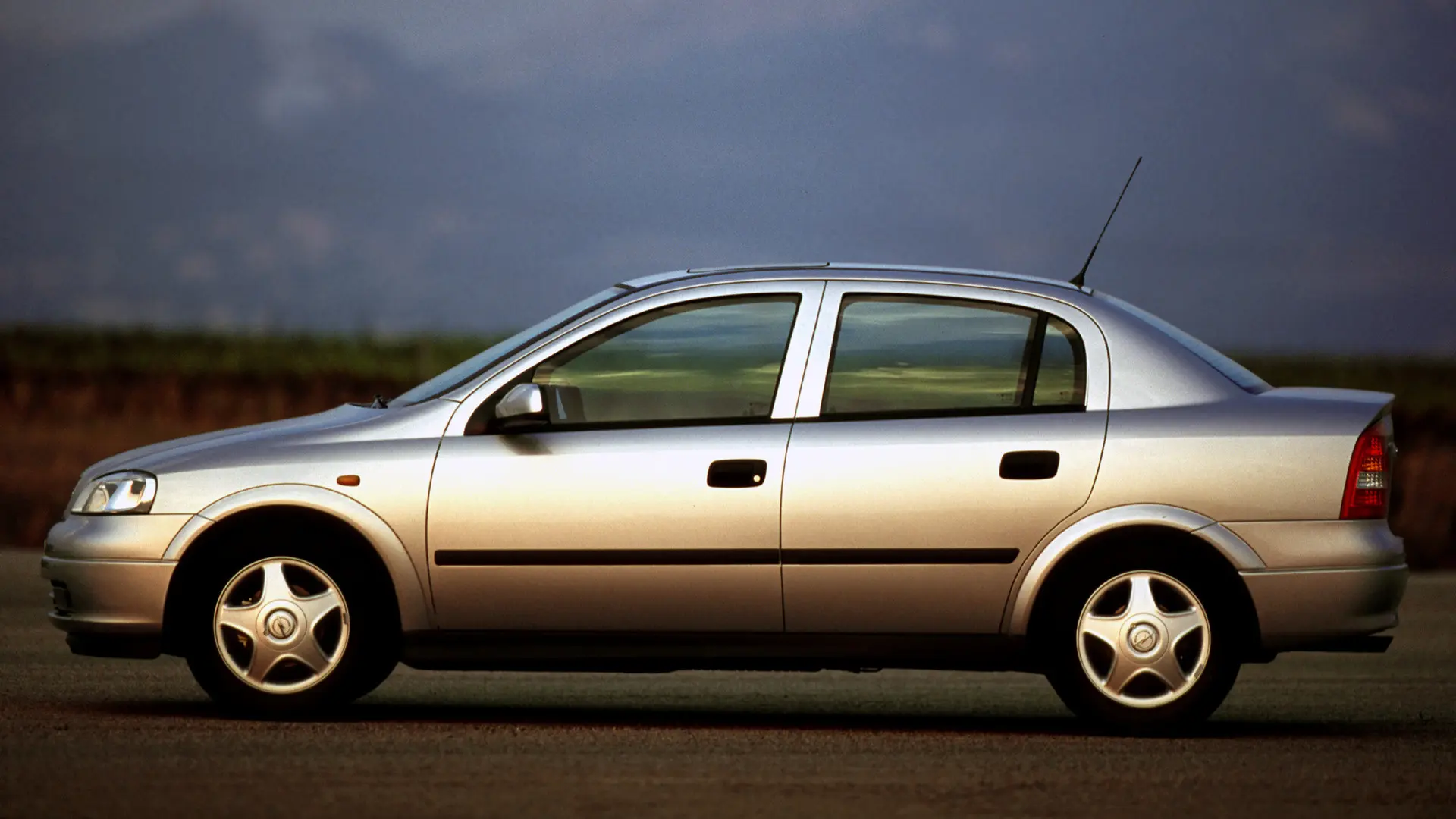 Opel Astra Astra Sedan 1.6 GL 3
