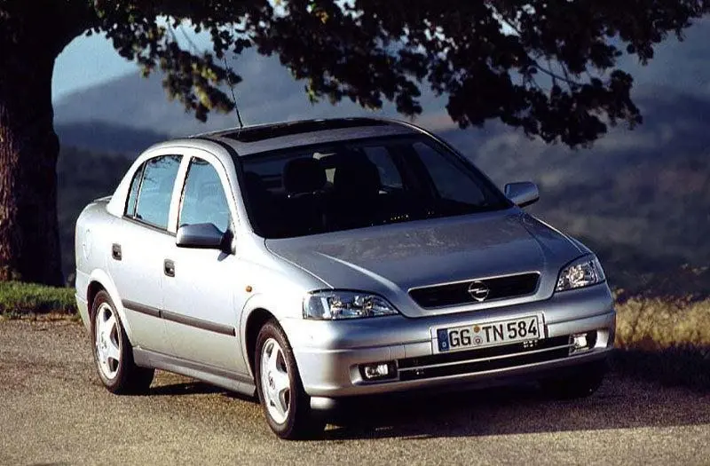 Opel Astra Astra Sedan 2.0 16V Ecotec CDX 5
