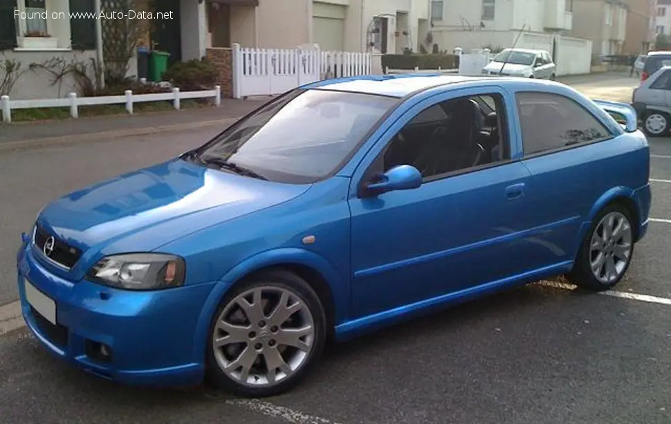 Opel Astra Astra Sedan 2.2 DTI 6