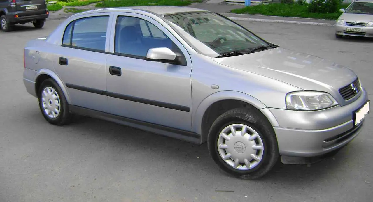 Opel Astra Astra Sedan 2.2 DTI 7