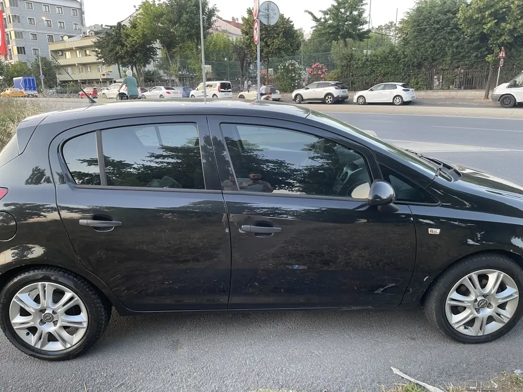 Opel Corsa Corsa 1.2 Twinport Essentia 16'Alaşım Jant Easytronic 1