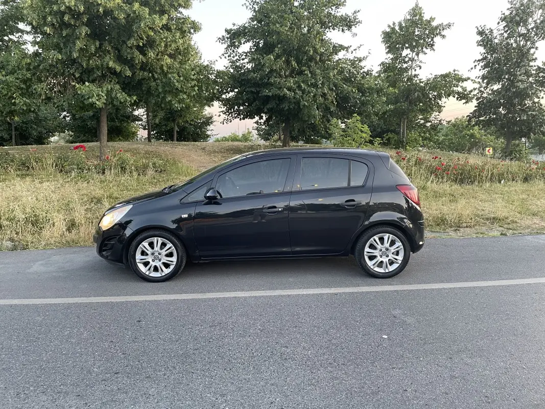 Opel Corsa Corsa 1.2 Twinport Essentia 16'Alaşım Jant Easytronic 2