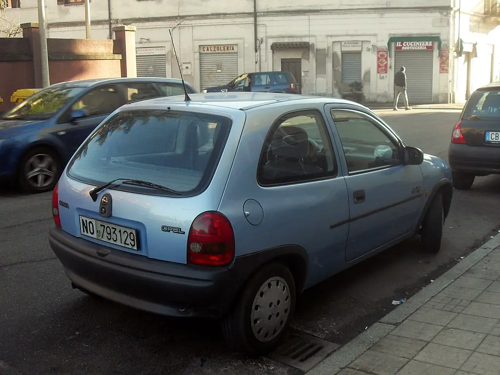 Opel Corsa Corsa 1.2i Swing 6