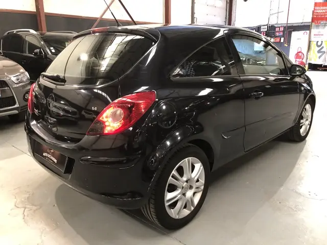 Opel Corsa Corsa 1.4 Twinport Cosmo Easytronic 1