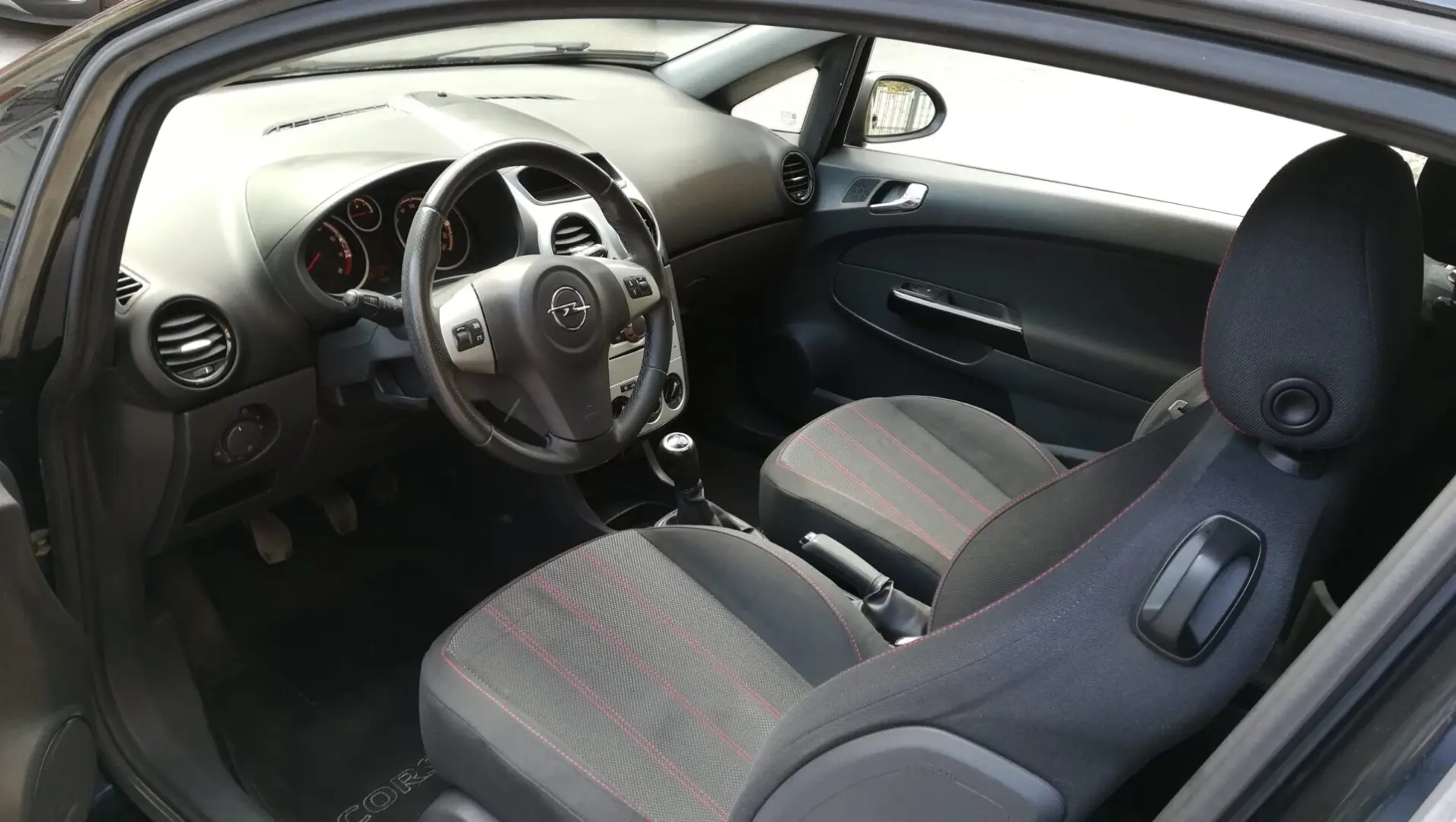 Opel Corsa Corsa 1.4 Twinport Sport Easytronic 5
