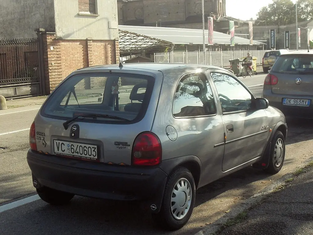 Opel Corsa Corsa 1.4i Swing 6